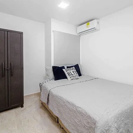Luxury Ctg Near Cold Ac & Hot Water